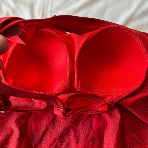 ROOTS Women's One-Piece Swimsuit 14 Allover Leaf Print Criss-Cross Straps Red - Picture 6 of 15